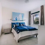 Georgina Villa *