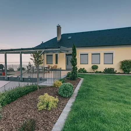 Georgina فيلة باداتشونيتوماي